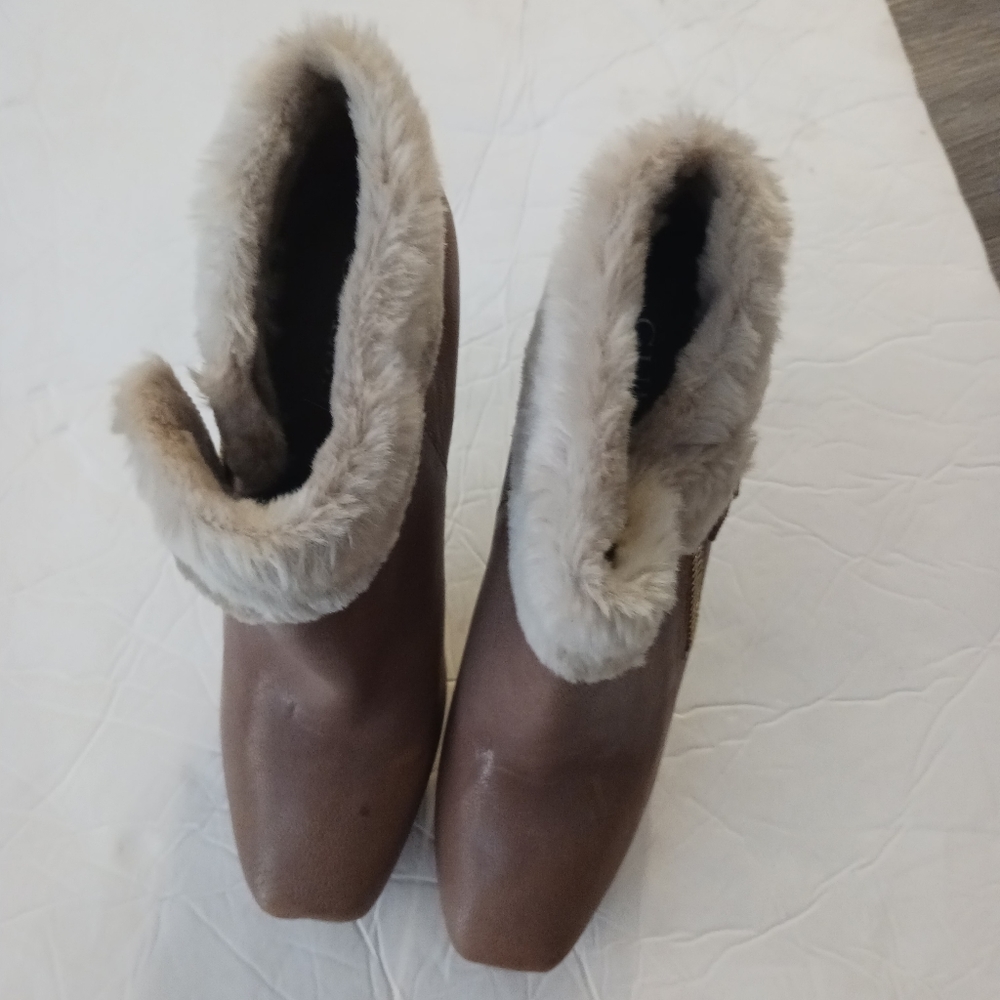 Final $6 Guess "Square Toe Zip Side Fur Collared Bootie" Sz. 8.5M Tan /4 in.